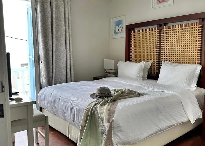 Le Coq Apartments